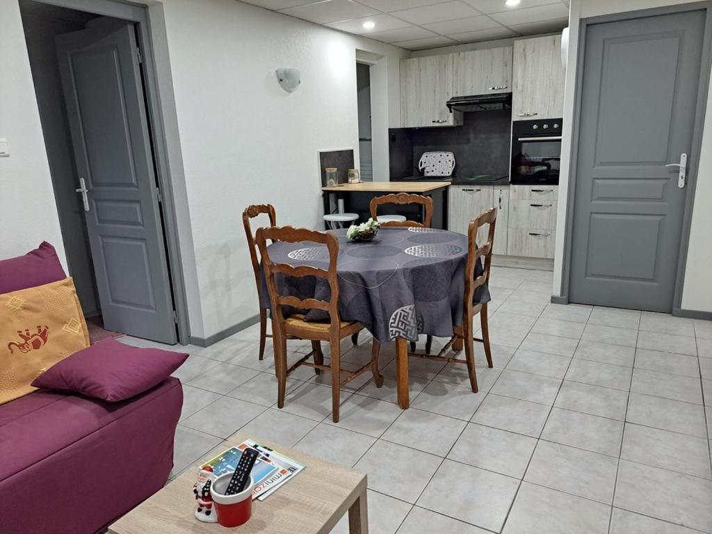 شقة Chez Patrick Et Dominique Saint-Pierre-en-Faucigny المظهر الخارجي الصورة